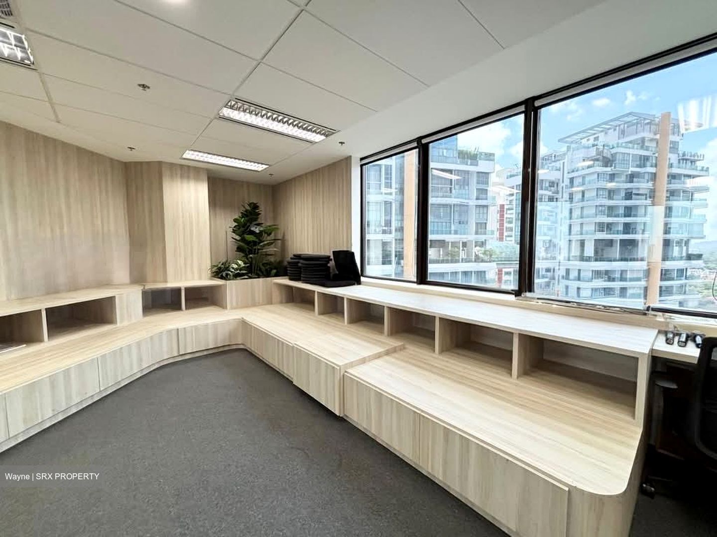United Square (D11), Office #537645181
